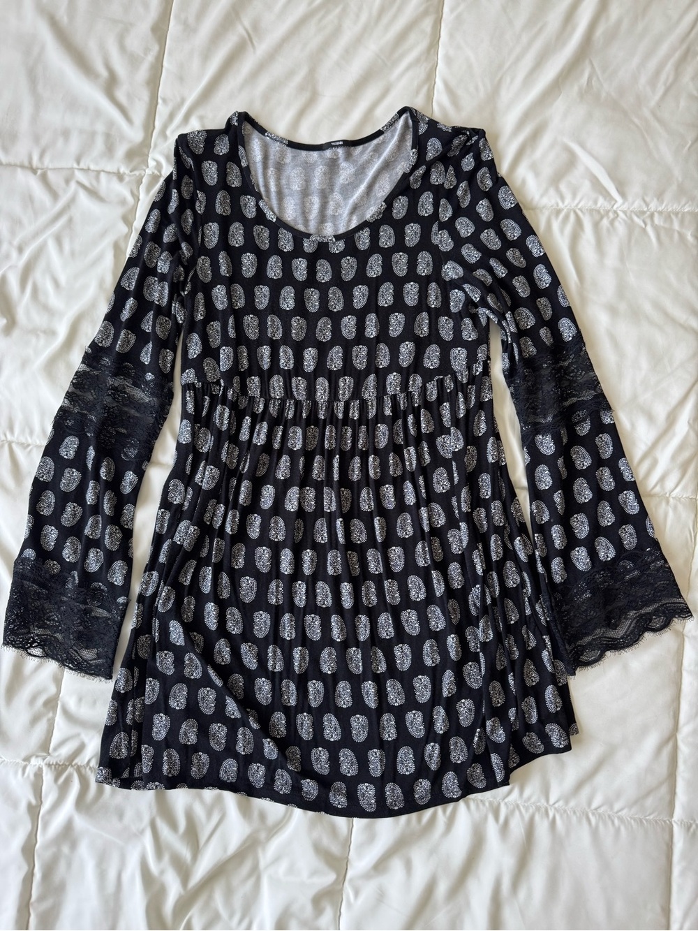 Tezenis Black Printed Long-Sleeve Peplum Tunic Dress with Lace-Trim Sleeves